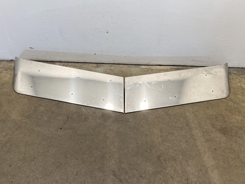 2013 Peterbilt 386 Visor (654-10794)
