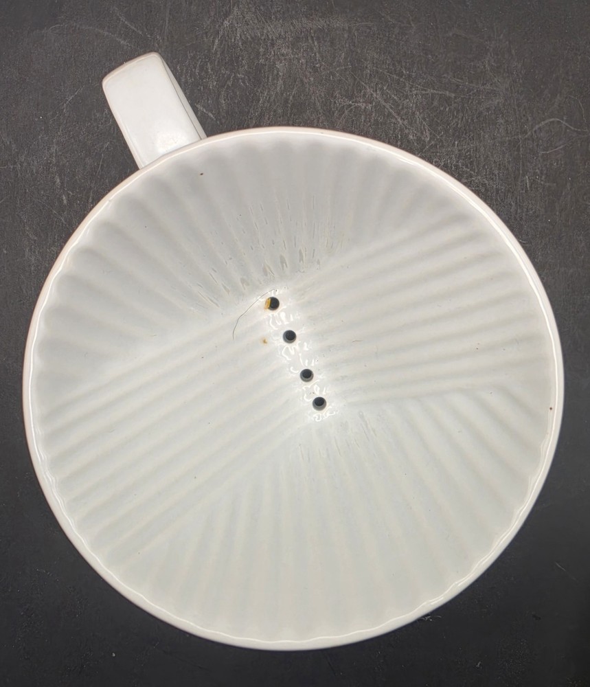 Very Nice White Ceramic 4 Hole Pour Over with Handle
