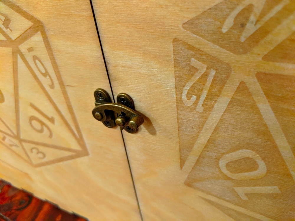 Dungeon Master Case | DM Wooden Laser Etched Screen