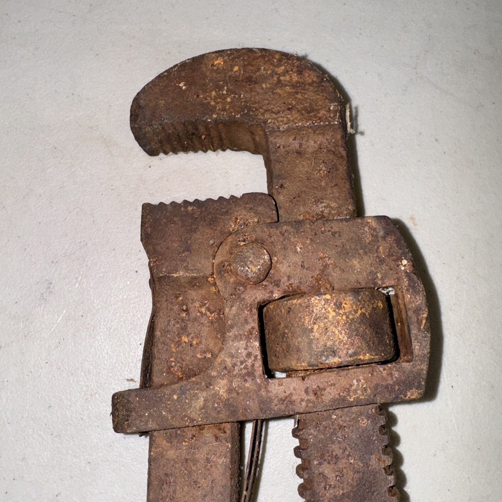 Vintage Unmarked 18" Pipe Wrench