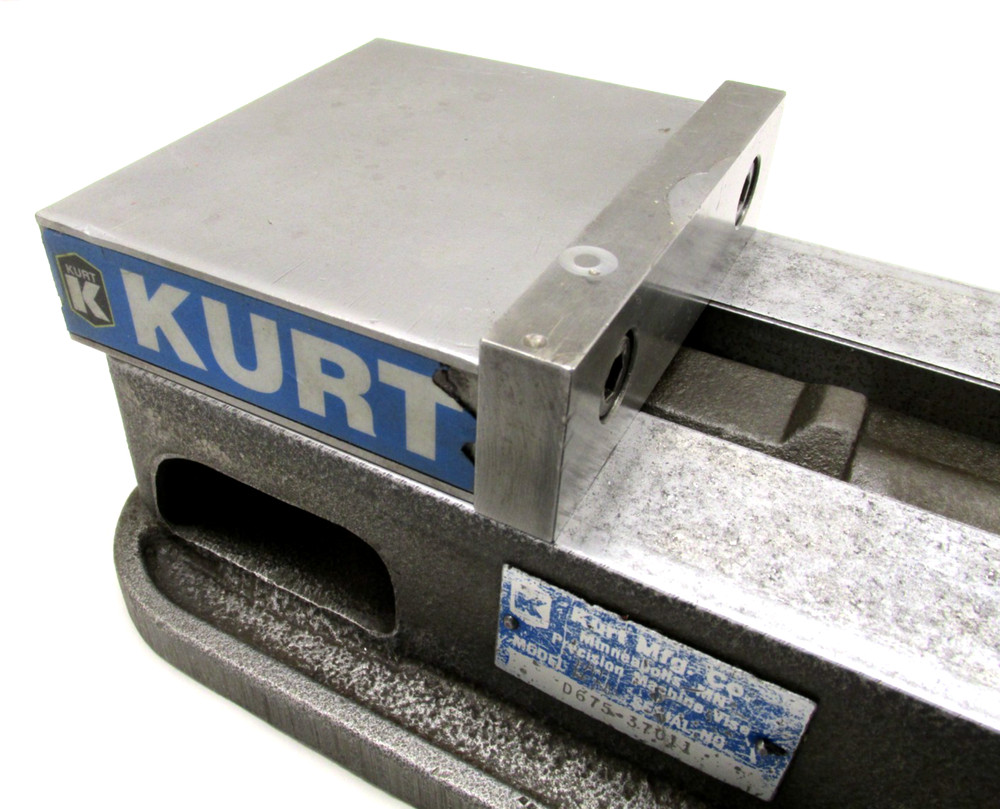 KURT ANGLOCK 6" MILLING MACHINE VISE w/ JAWS & HANDLE - #D675