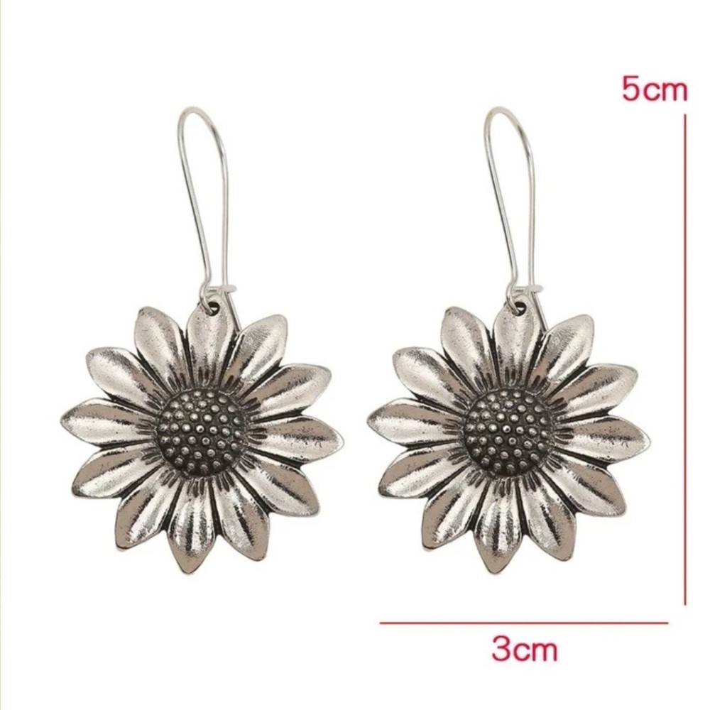 NWT Silver Sunflower Earrings