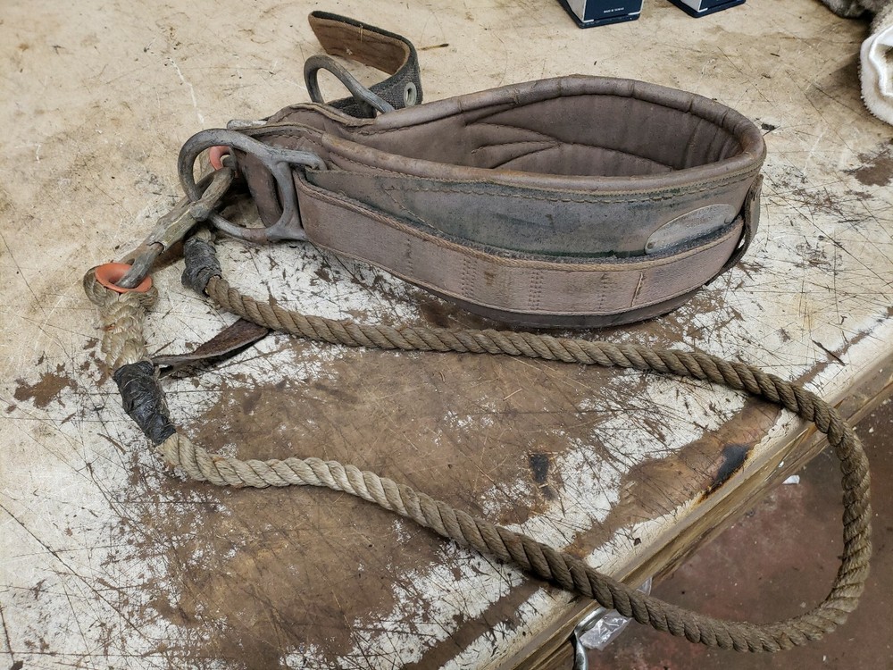 KLEIN TOOLS INC. Lineman's Pole Climbing Leather Belt - Size large