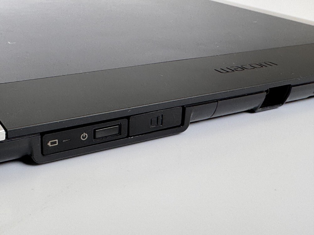 Wacom Intuos Pro Special Edition Medium with Pen (Multi-Touch NOT WORKING)