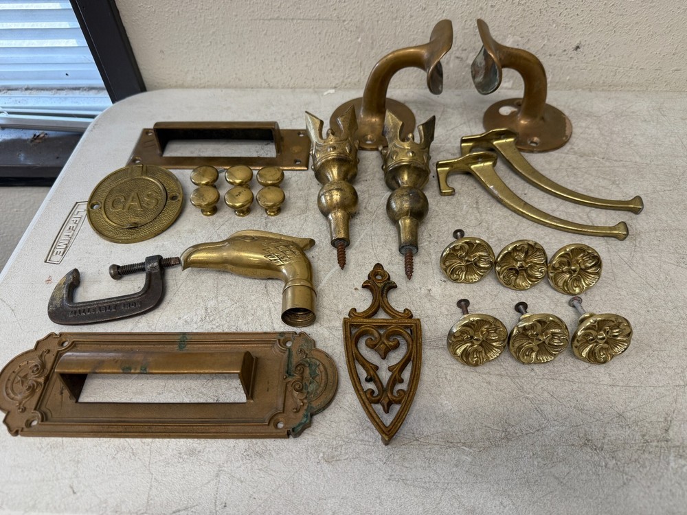 VINTAGE DRAWER PULLS, HARDWARE, DOOR KNOCKER MIXED LOT
