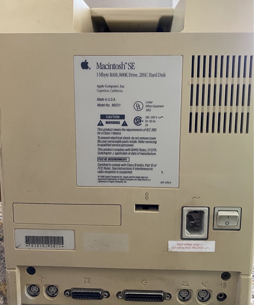MACINTOSH SE, 1MBYTE RAM, 800K DRIVE, 20SC HARD DISK, POWERS UP, NEEDS REPAIRS