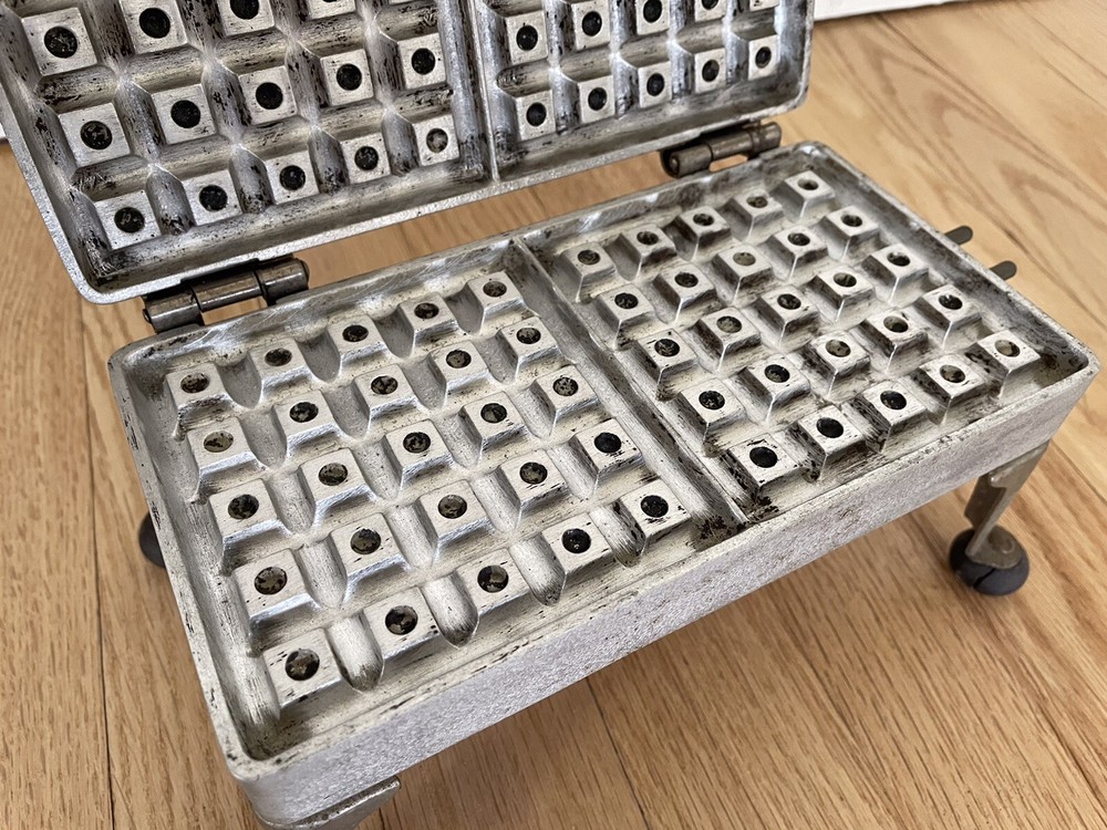 Vintage Thermax Waffle Iron E3930 Art Deco