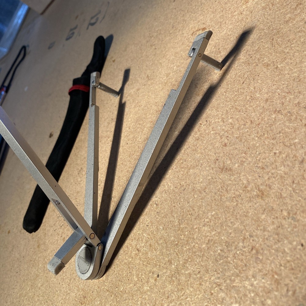 Twelve South Compass - Silver - Mobile Display Stand