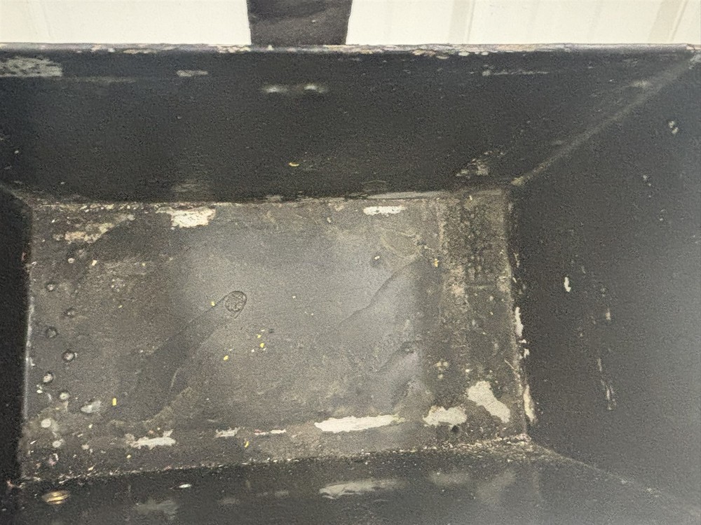 Luscombe Model 8 Battery Housing Box