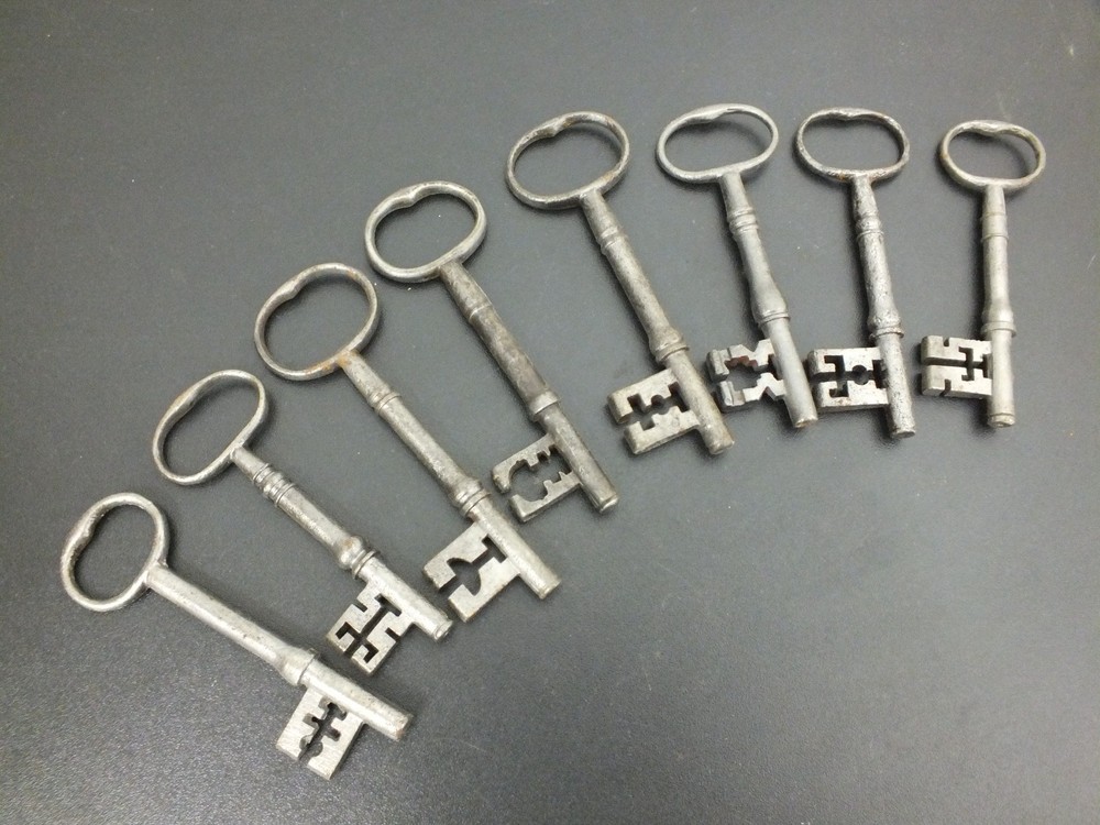 EIGHT ANTIQUE IRON WARDED KEYS .