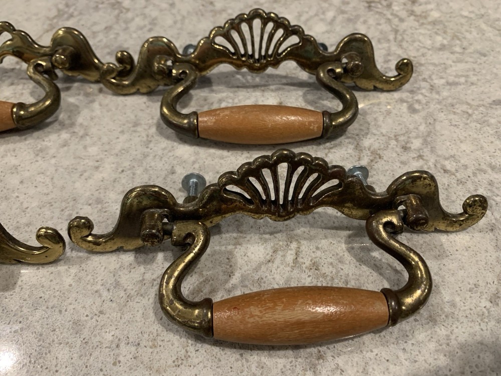 6 Vtg Brass Oak FRENCH PROVINCIAL Hardware Drawer Pull 2 1/2"centers + 3 Knobs