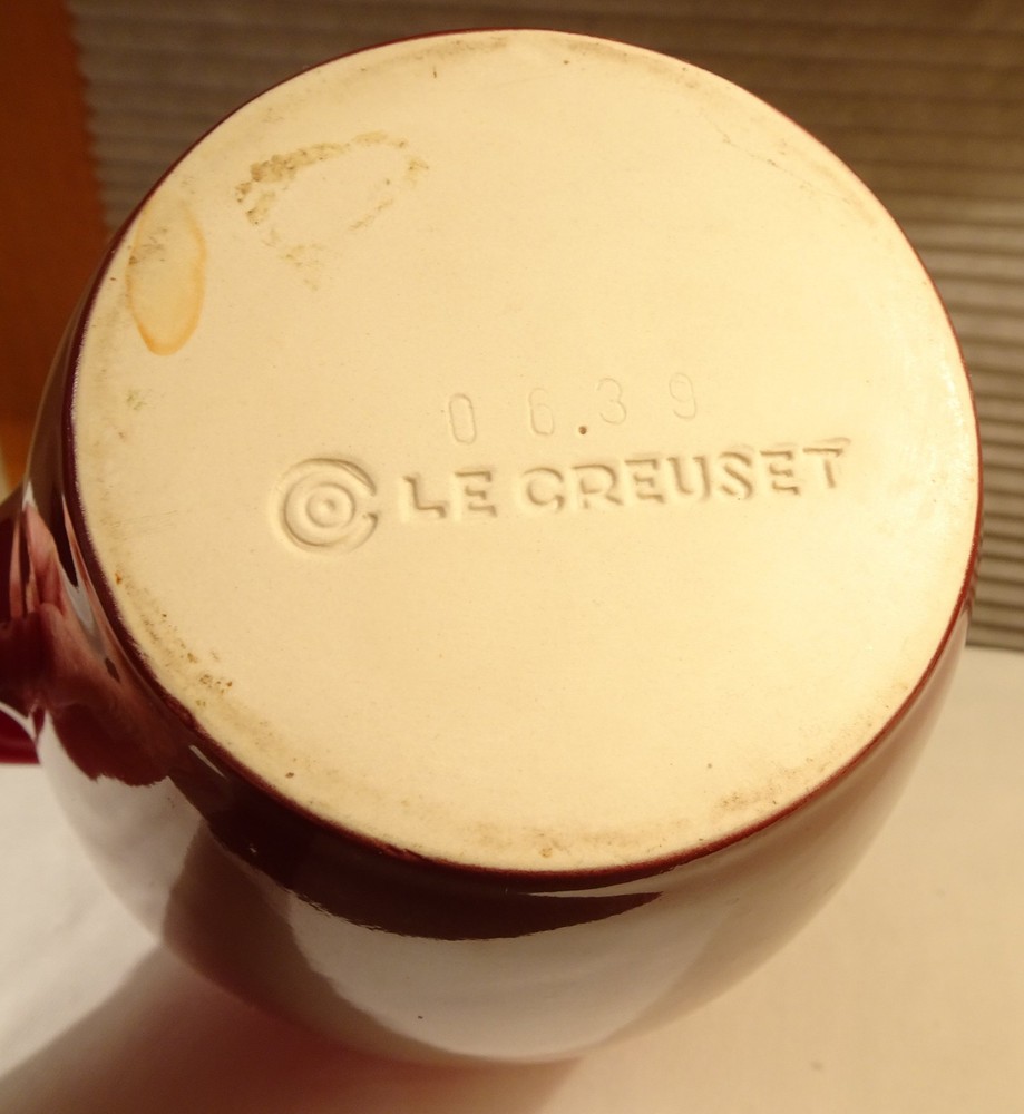 Le Creuset Stoneware Pitcher 2 Quart Cerise Red