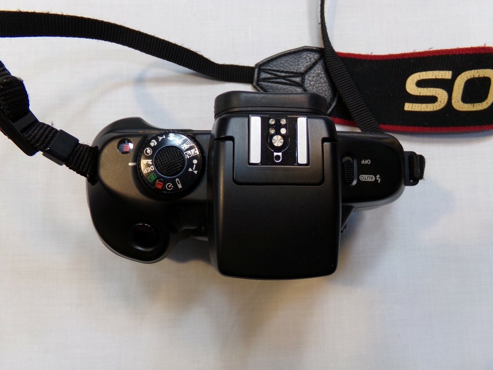 Canon EOS 700 - Camera