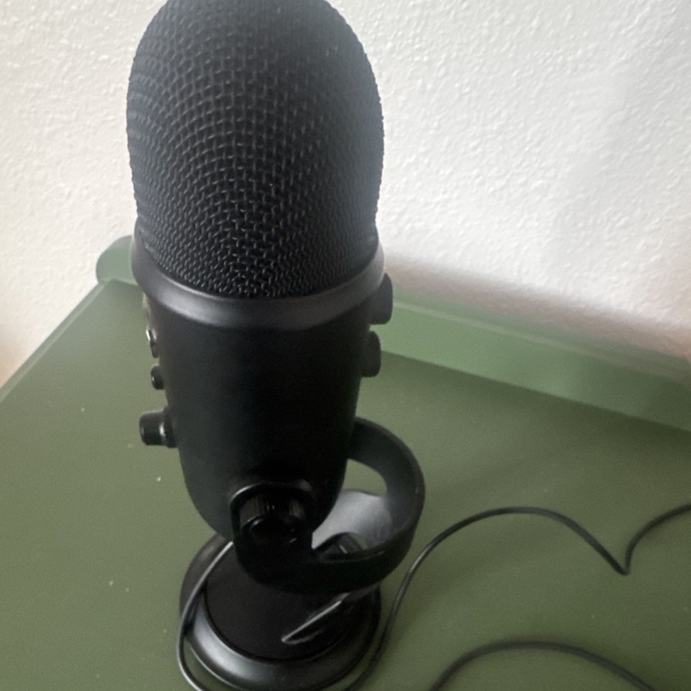 Blue Yeti USB Microphone Black Mute Volume Gain Multiple Polar Patterns