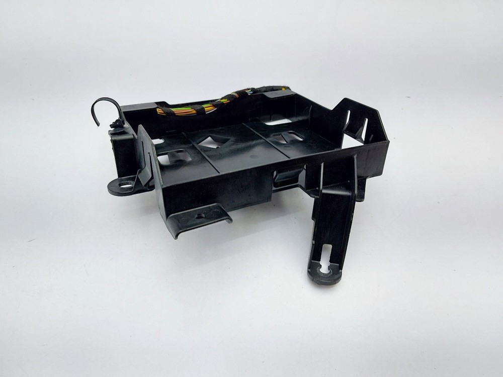 AUDI A4 B8.5 Central Convenience Module Controller Bracket 8K0907461A 2015