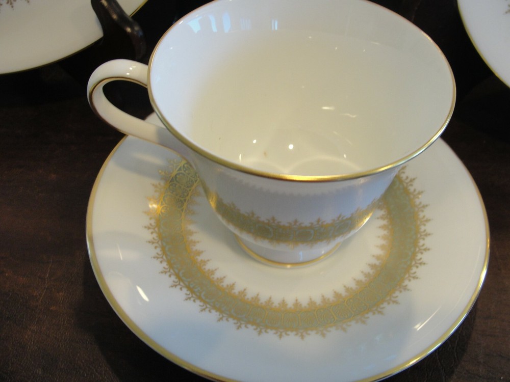 WEDGWOOD ARGYLL 1 - 5 PIECES SETTING