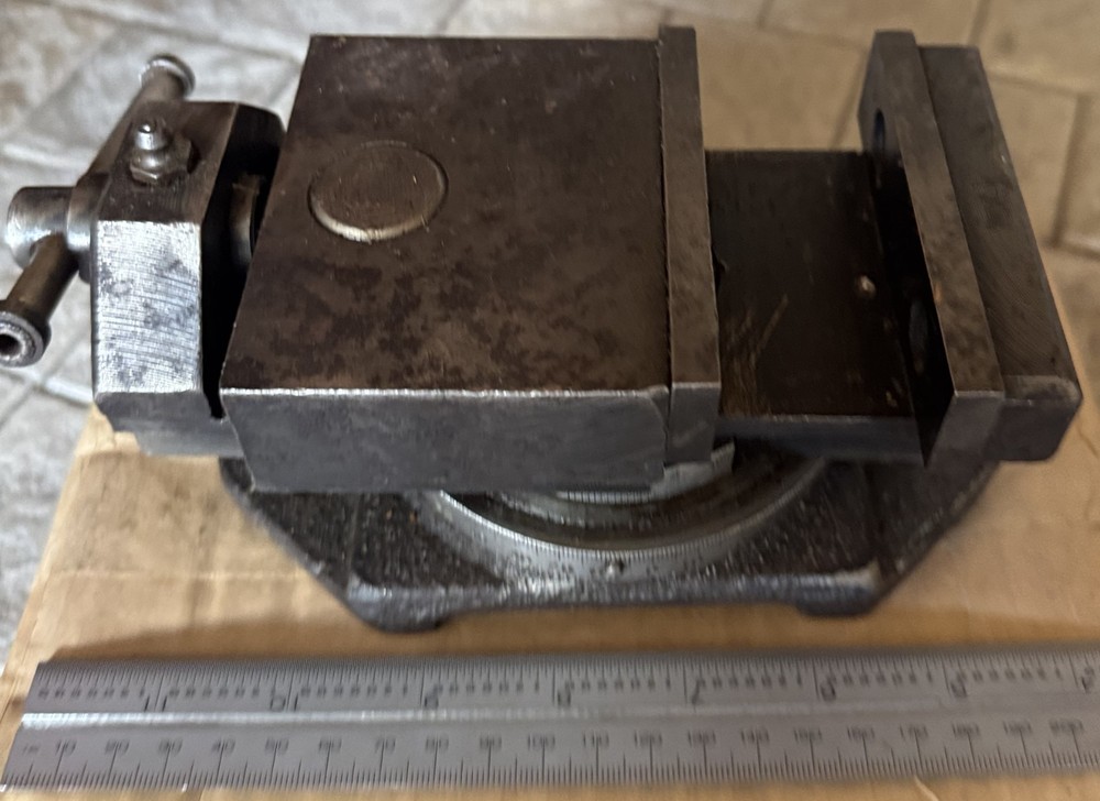 Pprecision machine vise with micro-feed USSR