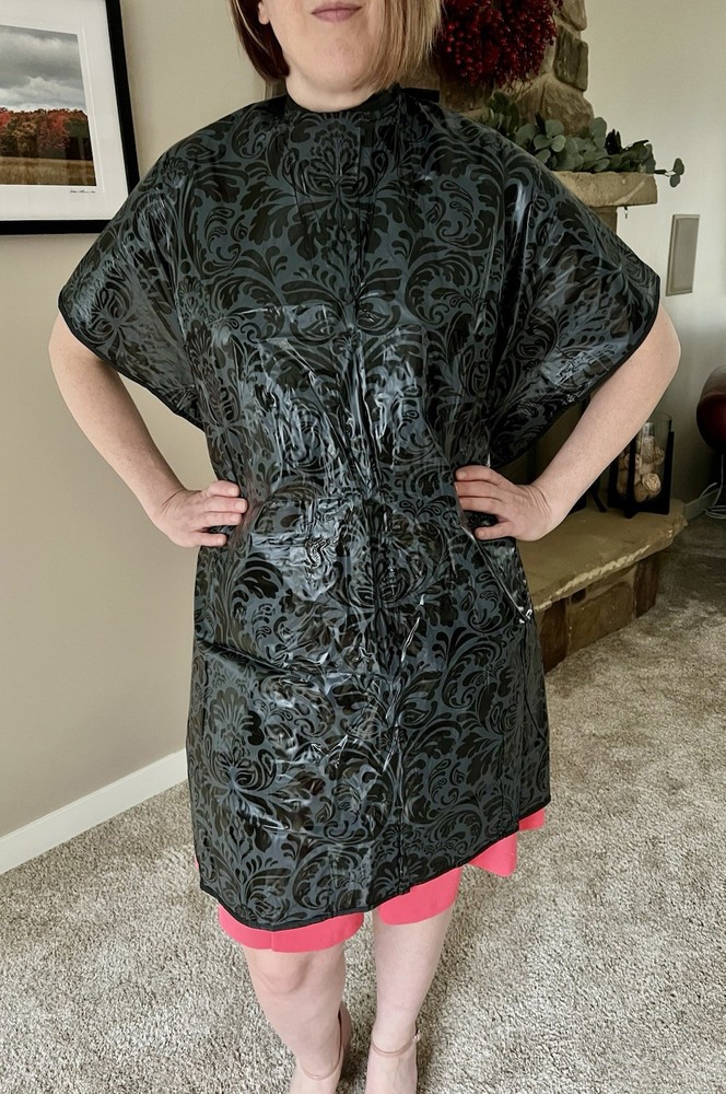 Andre/Fromm Damask Vinyl Shampoo Cape