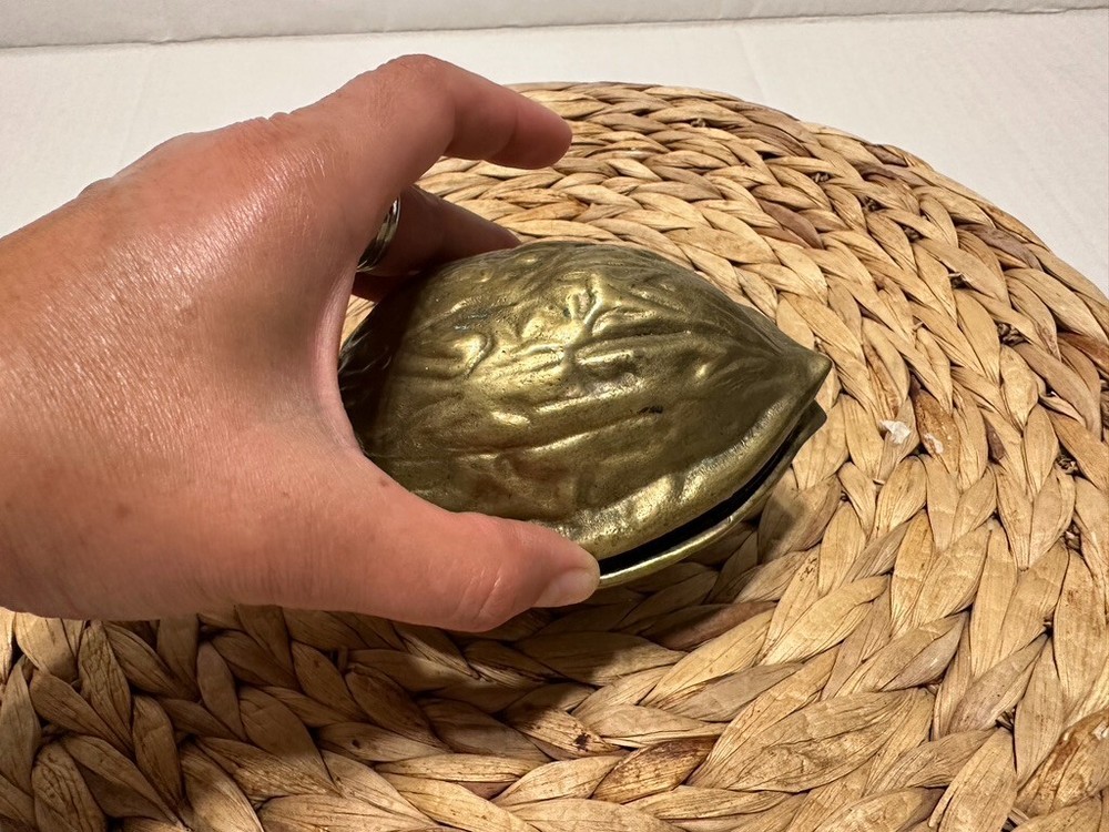 SOLID BRASS NUTCRACKER WALNUTS Vintage LARGE Walnut Shaped 5x3.5 Open