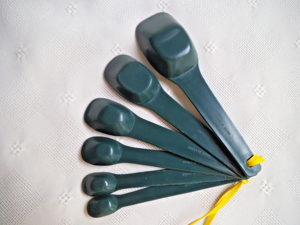 VTG 6 NESTING MEASURING SPOONS – GREEN