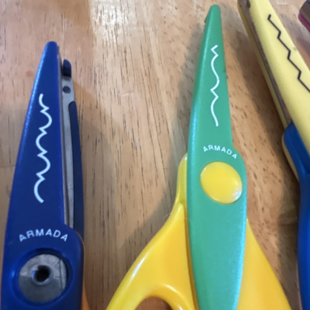 Armada Scalloping Scrapbooking Scissors Set with Metal Blades