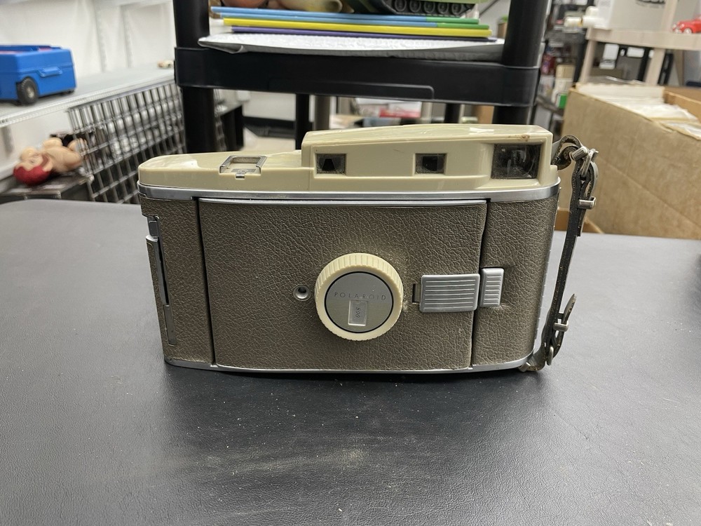 LVintage Polaroid Model 800 Folding Camera, Leather Strap, Untested, Instant