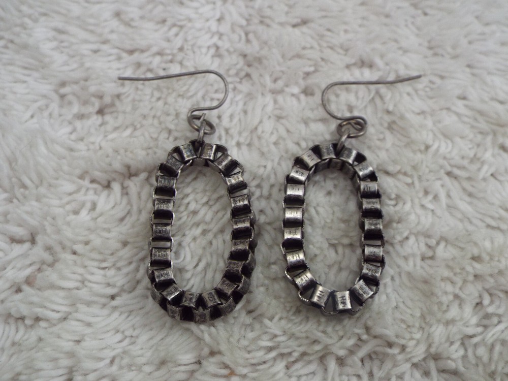 Gunmetal Chain Loop Pierced Earrings (K4)