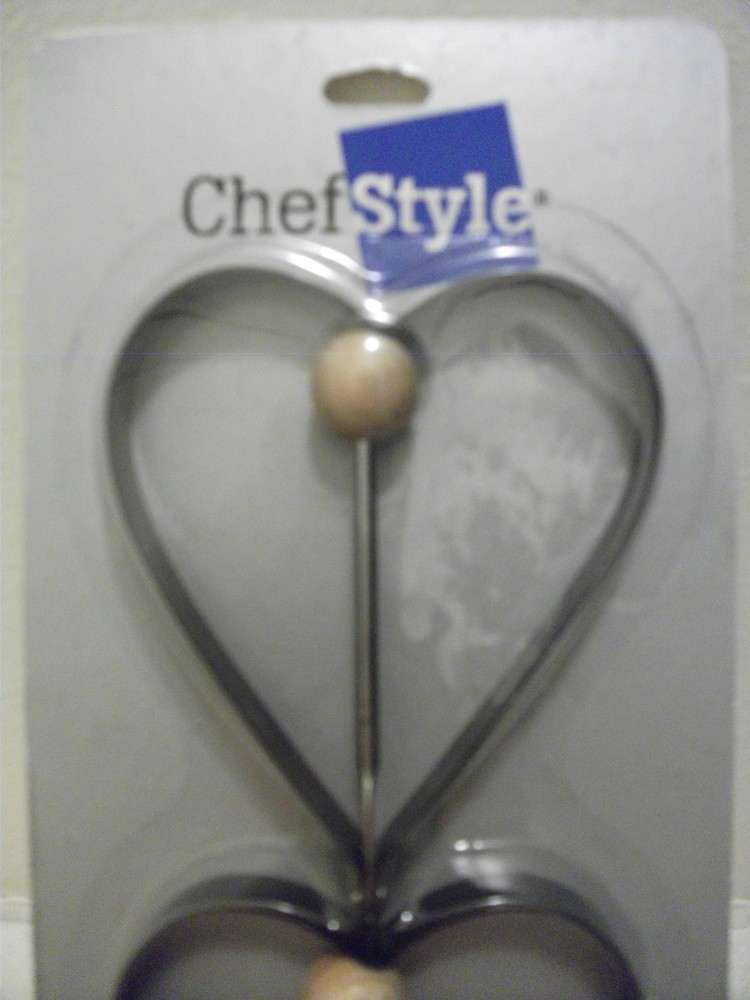 NIP CHEF STYLE NONSTICK HEART-SHAPED EGG RINGS