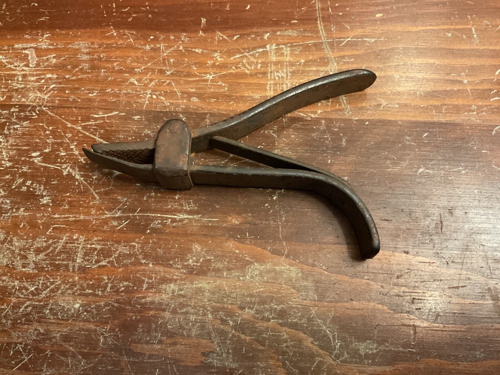Unknown Tool - Works Like Clamp?? 4” Long