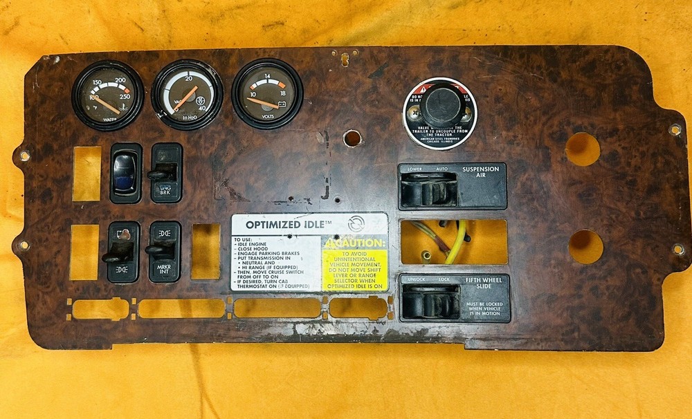 Freightliner Gauge And Switch Dash Panel