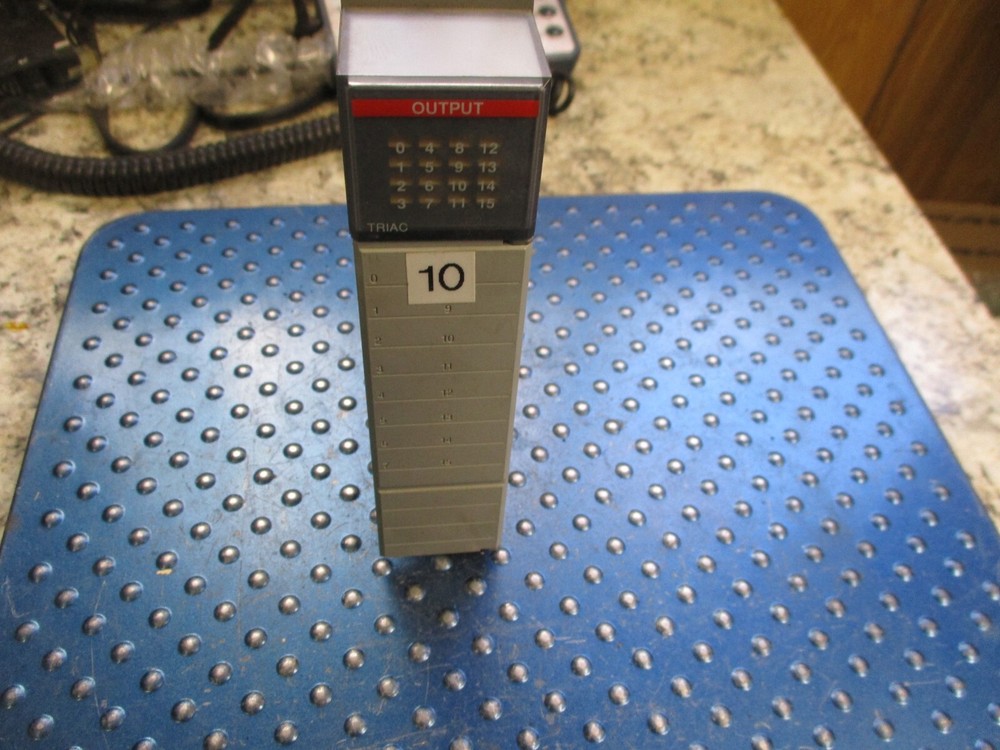 ALLEN BRADLEY OUTPUT MODULE SER B 1746-OA16