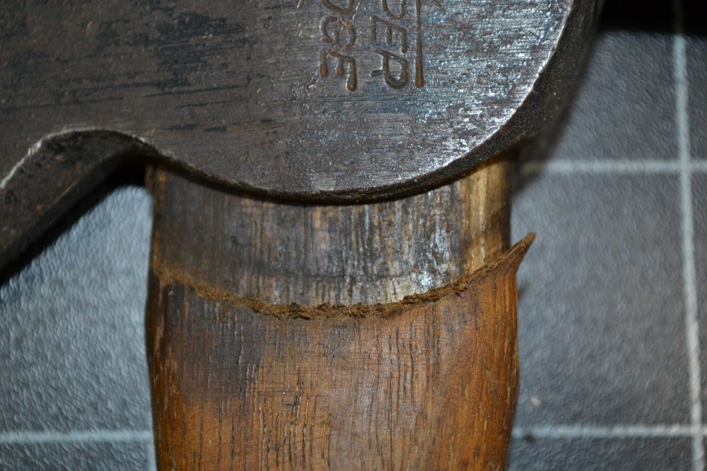 TRUE TEMPER - FLINT EDGE - U.S.A. MARKED - HALF HATCHET WITH ORIGINAL HANDLE