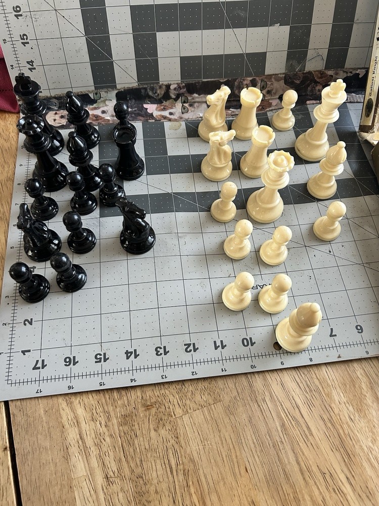 Vintage Gallant Knight Plastic Chess Set