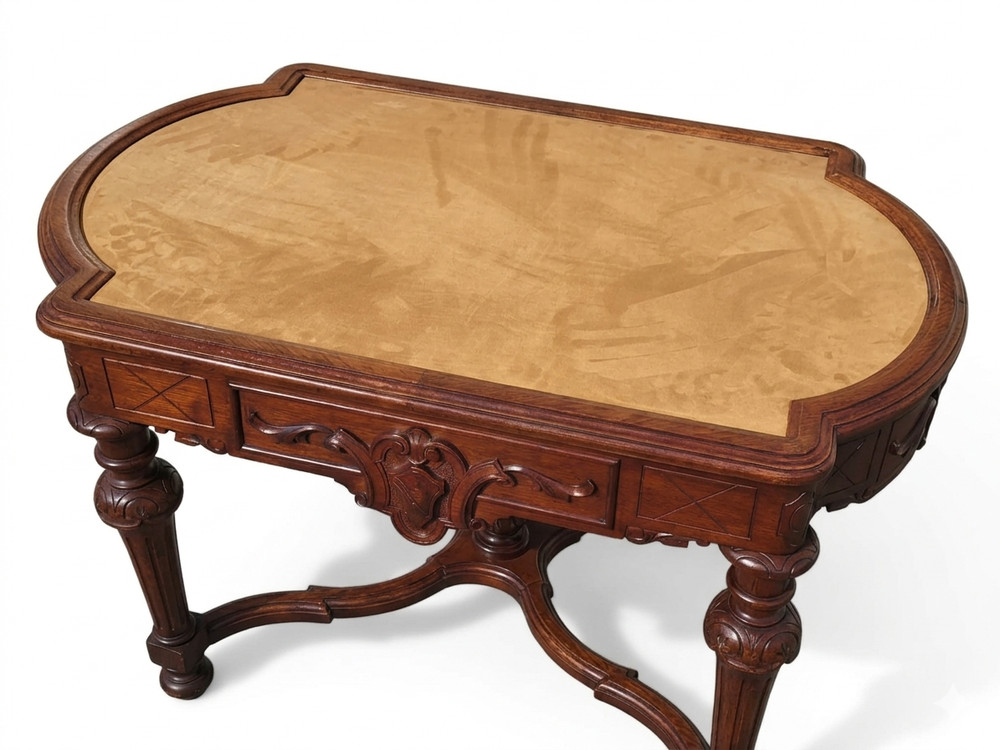 19h century American Victorian Walnut Table