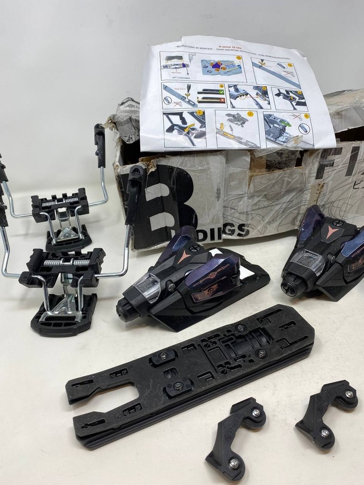Atomic STRIVE Alpine Ski Bindings Missing Pieces 1 back and attachment Used