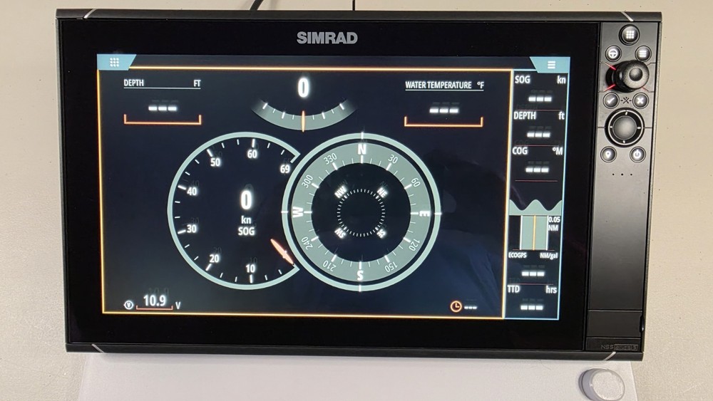 Simrad NSS16 evo3 16” MFD Chartplotter Fishfinder – Excellent Condition_