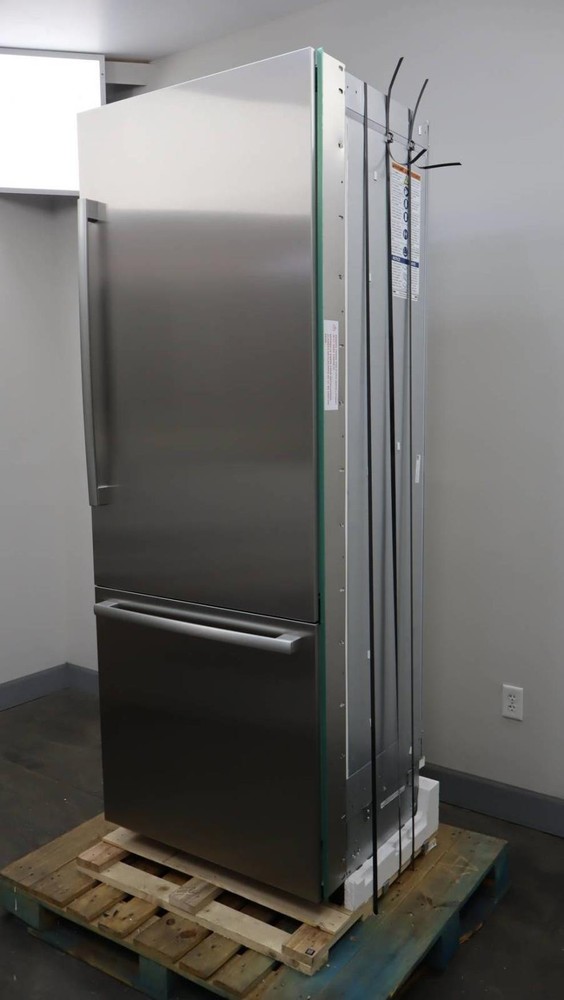 Bosch Benchmark Series 30" Built-In Bottom Mount Refrigerator B30BB935SS