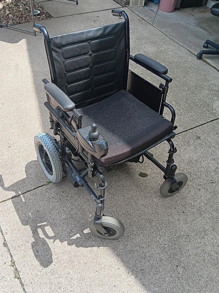 Pair Front wheels - COMPLETE - 18" Invacare P7E
