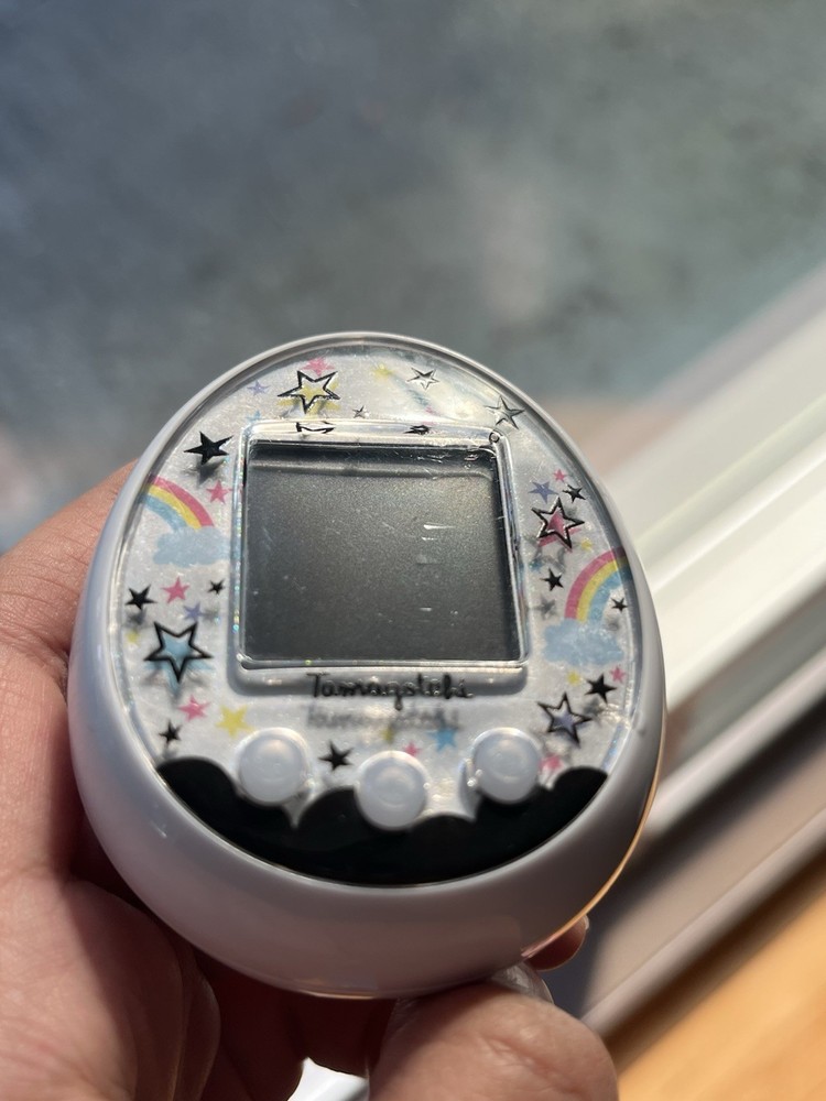 Tamagotchi on Magic White Used