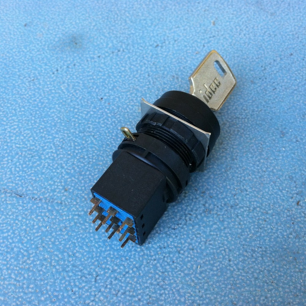 IDEC LW-C3, 3 Position Key Switch , 38