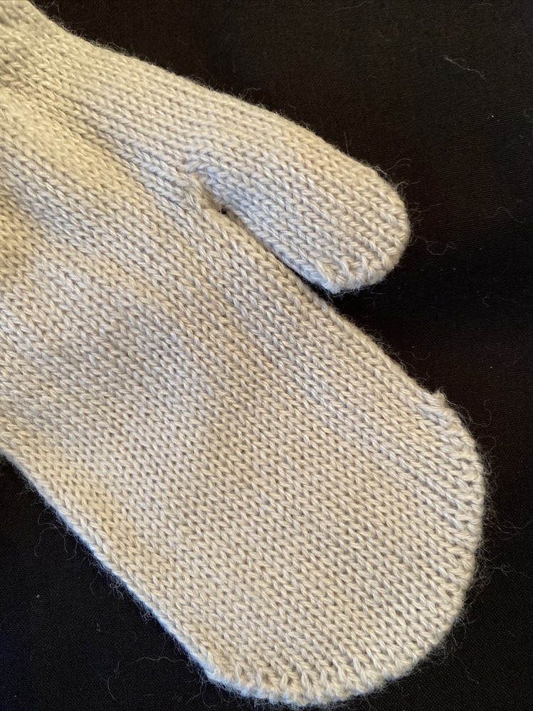 New BCBGeneration Mittens OS Gray Chartreuse Pom Pom String Acrylic