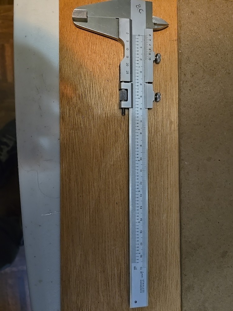 Vernier Caliper w/ Fine Adjustment