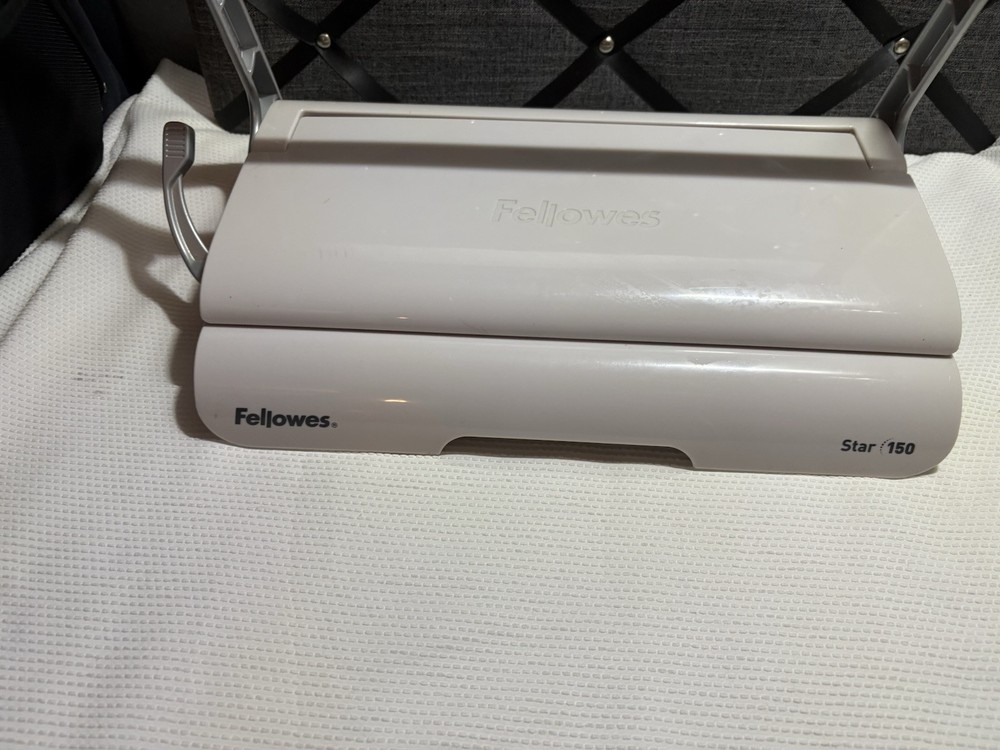 Fellowes Star+ 150 Manual Comb Binding Machine