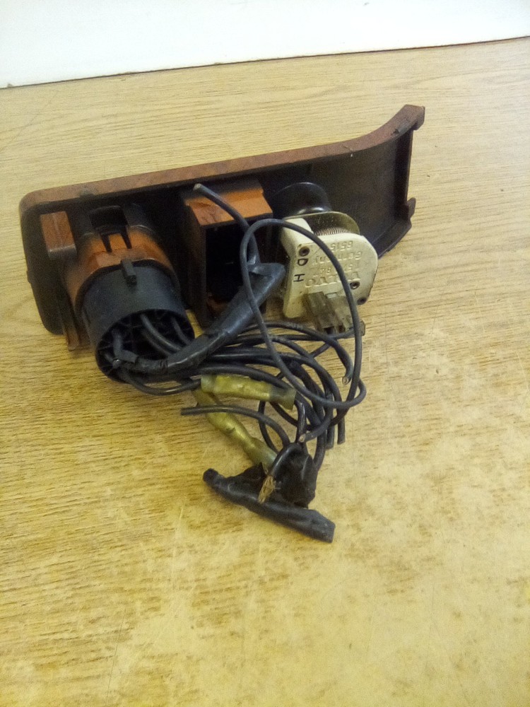 Volvo VNL 3980808 Switch Panel