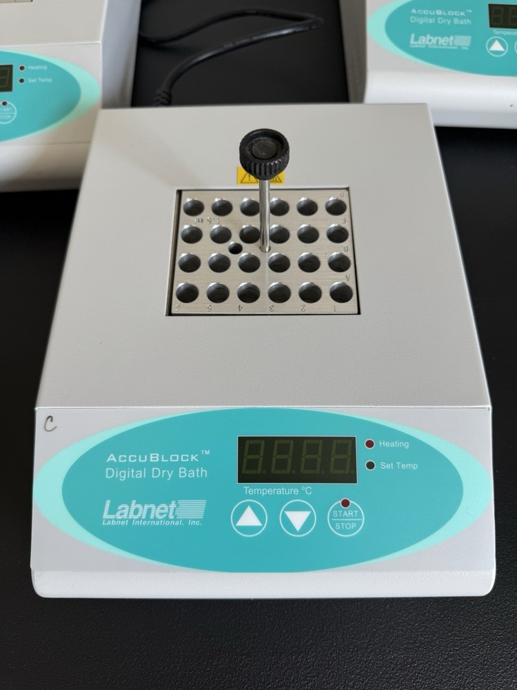 Labnet AccuBlock Digital Dry Bath D1100