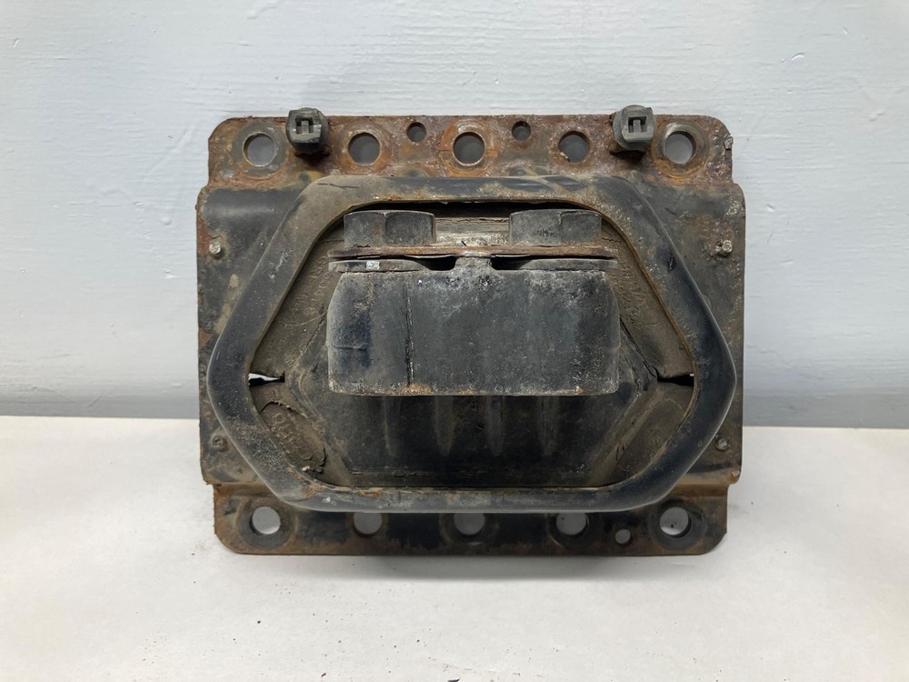 Cummins ISX Left/Driver Engine Mount - Used | P/N Y6005371