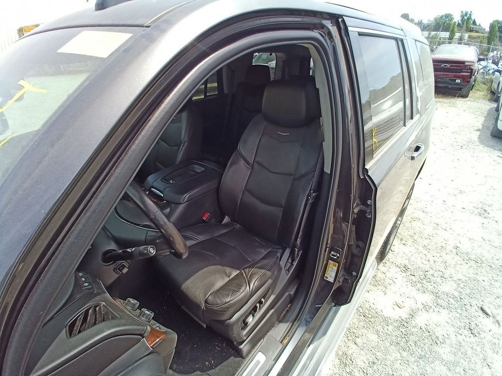 Bottle Jack & Tools from 2016 Cadillac Escalade 12183702