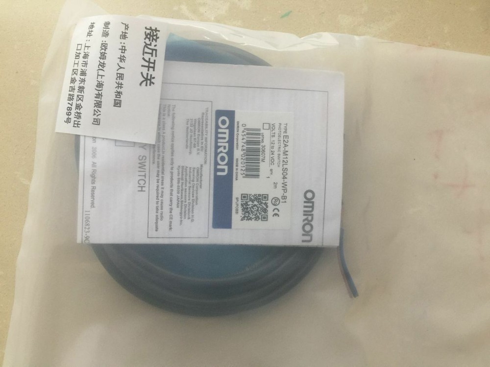 NEW Omron  E2A-M12LS04-WP-B1