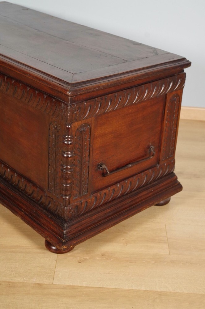 Renaissance period chest
