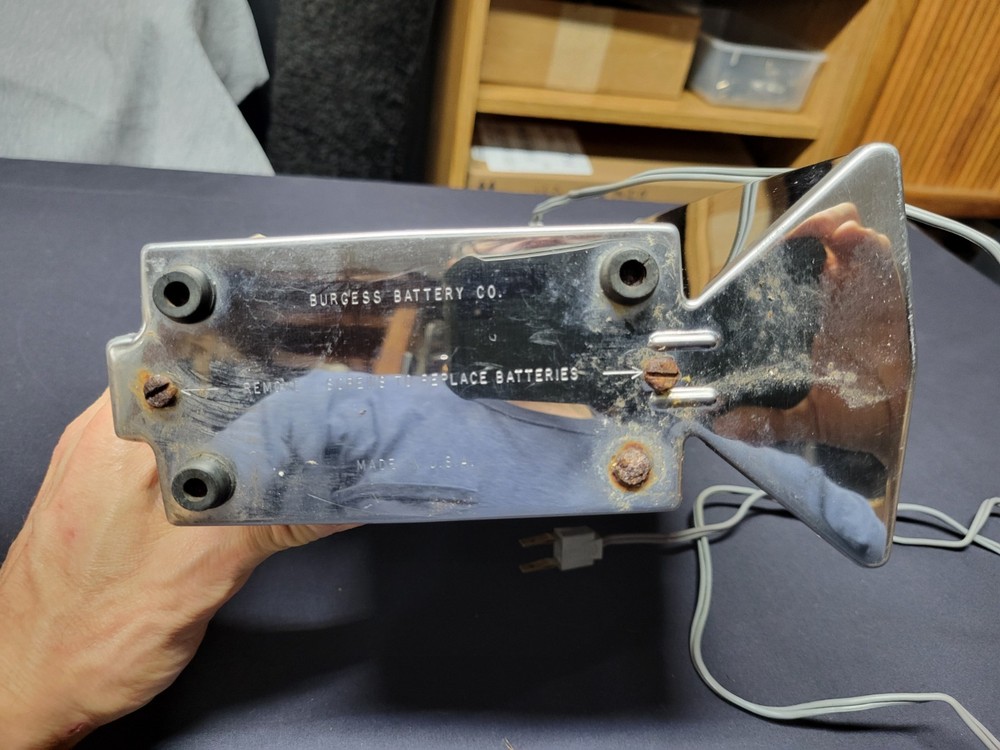 Burgess Safari Light Fluorescent Lantern - light works